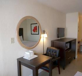 Red Carpet Inn Airport Fort Lauderdale  в Форт-Лодердейле