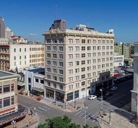Hotel Indigo San Antonio at the Alamo  в Сан-Антонио