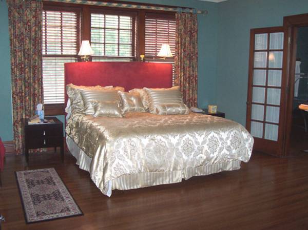Kennedy Mansion Bed and Breakfast  США, Талса