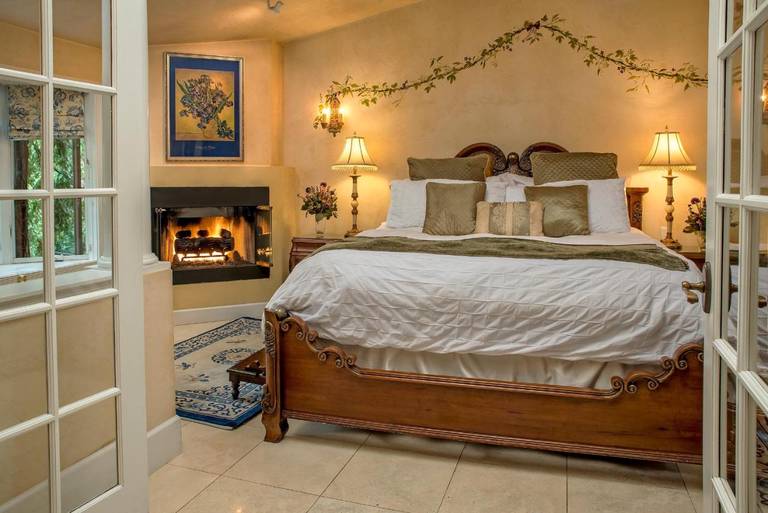 Candlelight Inn Bed and Breakfast 