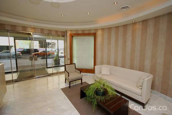 Royal Stays Furnished Apartments  Канада, Торонто