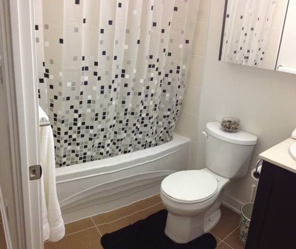 Royal Stays Furnished Apartments  Канада, Торонто