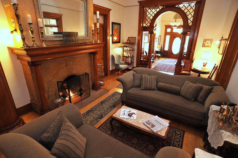 Royal Elizabeth Bed & Breakfast 