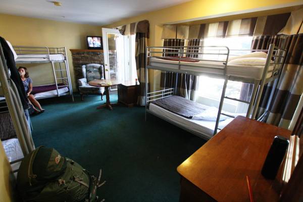 SameSun Backpackers Lodge Banff  3* Канада, Банф
