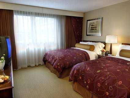 Hilton Suites Winnipeg Airport 4*