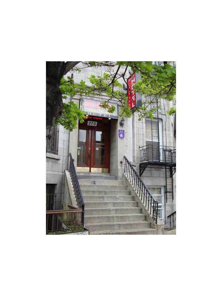 Hotel & Suites Place des Arts 