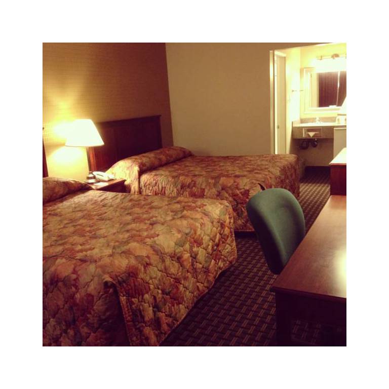 Super 8 Calgary Motel Village 