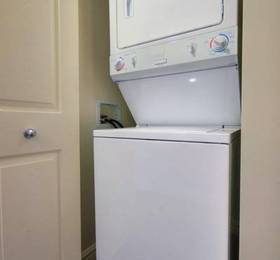 Downtown Furnished Apartment  в Монреале