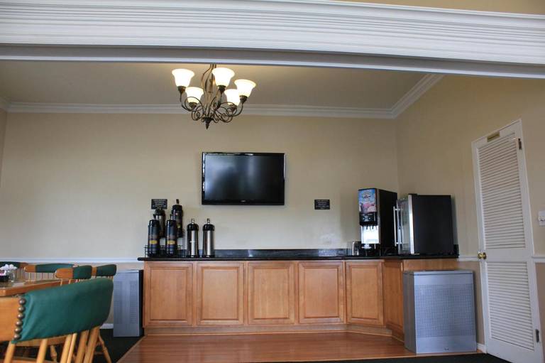 Alpine Inn & Suites Rockford 