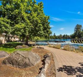 Bend Riverside Inn & Suites  в Бенде