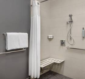 Courtyard Edison Woodbridge  в Эдисоне