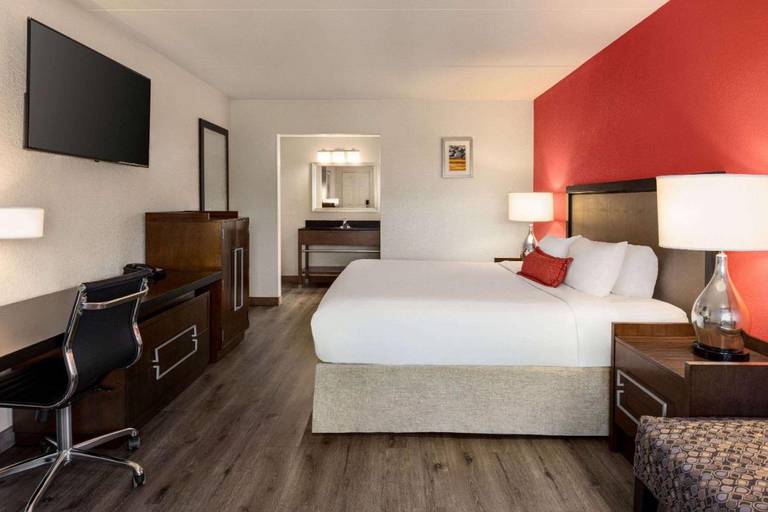 Ramada Albuquerque Airport 