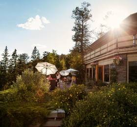 The Juniper Hotel & Bistro  в Банфе