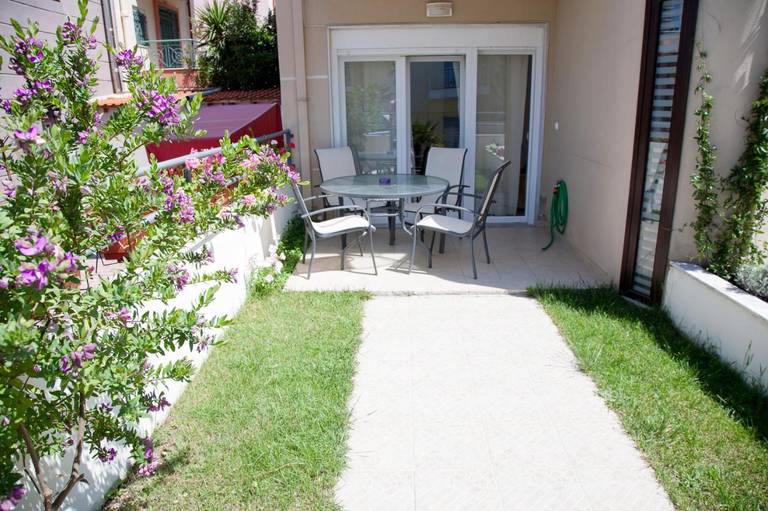 Apartments Eleni 4 Seasons 