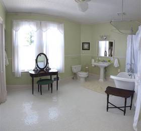 Bayside Bed and Breakfast  в Эверетте