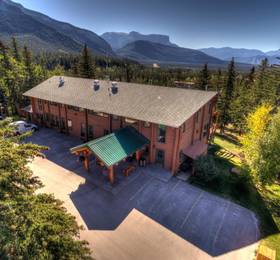 Overlander Mountain Lodge  в Джаспере