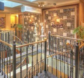 Hotel Chateau Saint-Marc  в Монреале