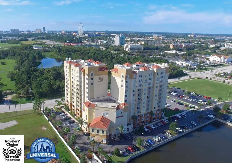 The Point Hotel & Suites