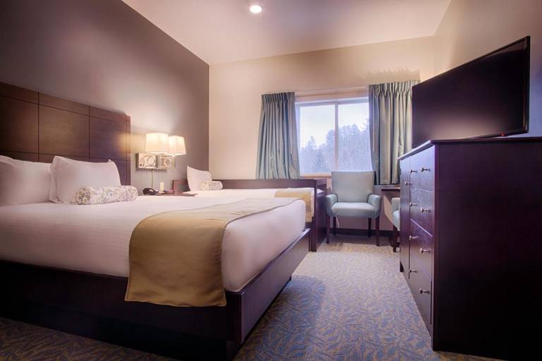 Sun & Ski Inn and Suites 
