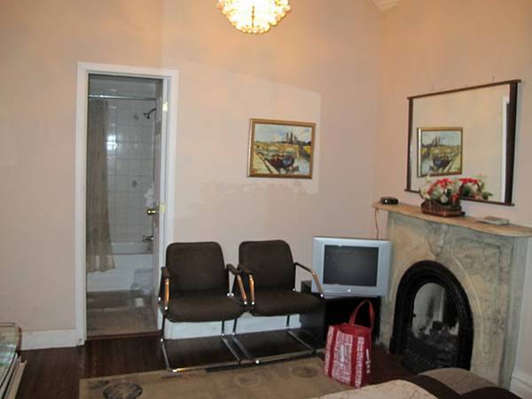 Comfy Guesthouse & Suite  Канада, Торонто