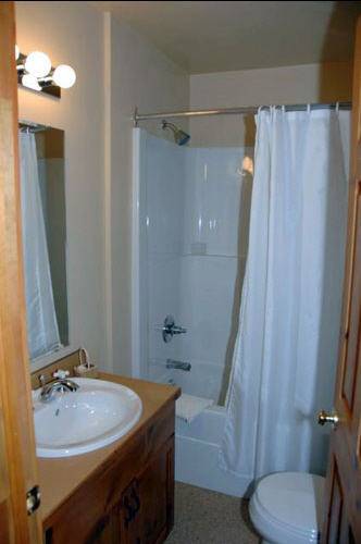 Birch Meadows Lodge B&B  Канада, Ферни