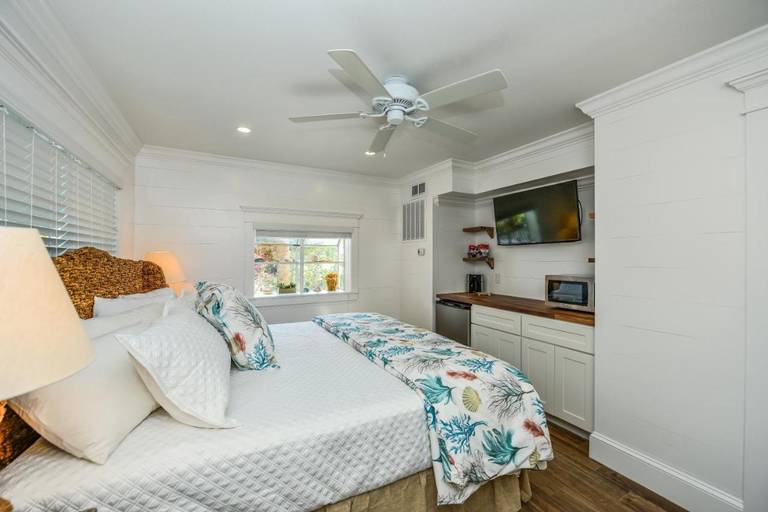 Tropical Breeze Resort 