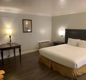 Clarion Hotel Monterey  в Монтерей
