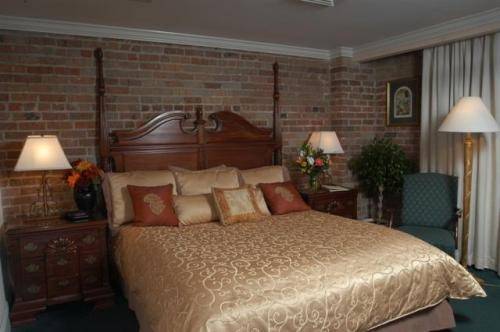 Queen & Crescent Hotel  3* США, Новый Орлеан