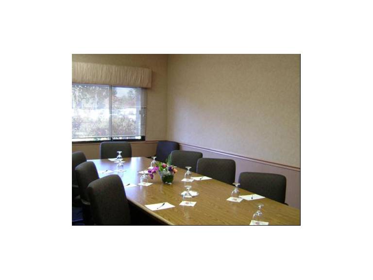 Piccadilly Inn Airport 
