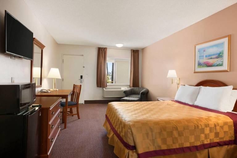 Travelodge Bakersfield 