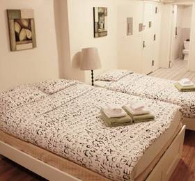 Hell's Kitchen Duplex  в Нью-Йорке
