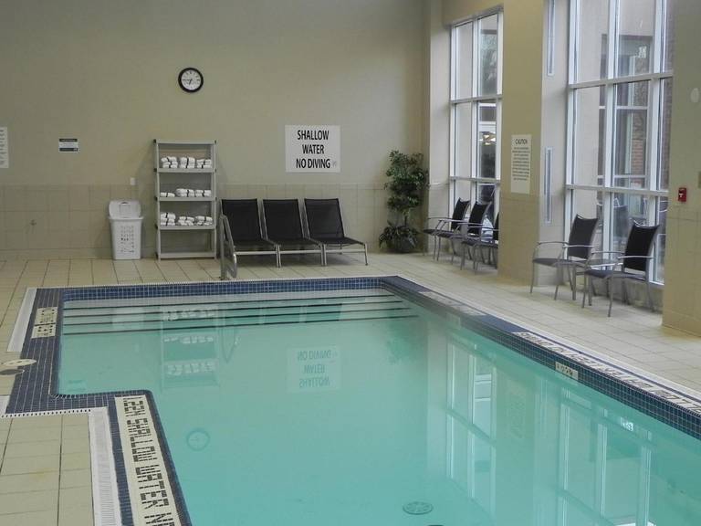 London Hotel & Suites 