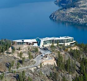 Sparkling Hill Resort  в Верноне