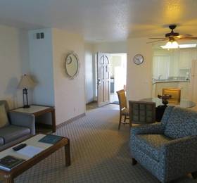 Desert Breezes Resort  в Палм-Дезерт