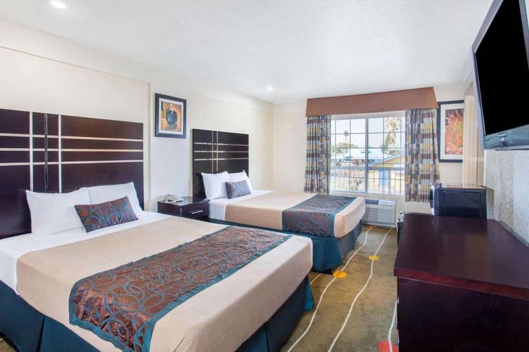 Travelodge Highway 41 