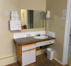 Spanish Villa Resort  в Пентиктоне