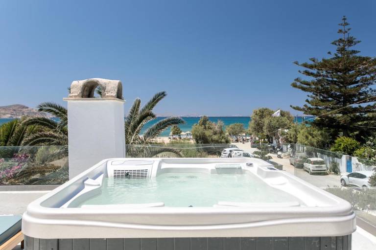 Alkyoni Beach Hotel, Chora