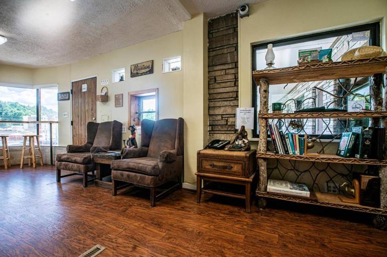The Mountaineer Inn 