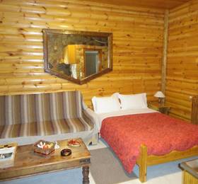 Faraggi Guesthouse в Калаврите