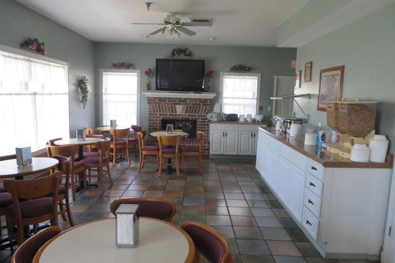 Carriage House Inn 