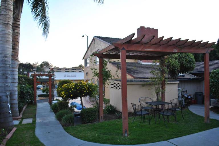 Oasis Inn & Suites 