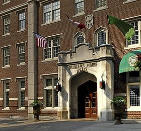 Windsor Arms Hotel в Торонто