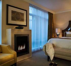 L'Hermitage Hotel  в Ванкувере