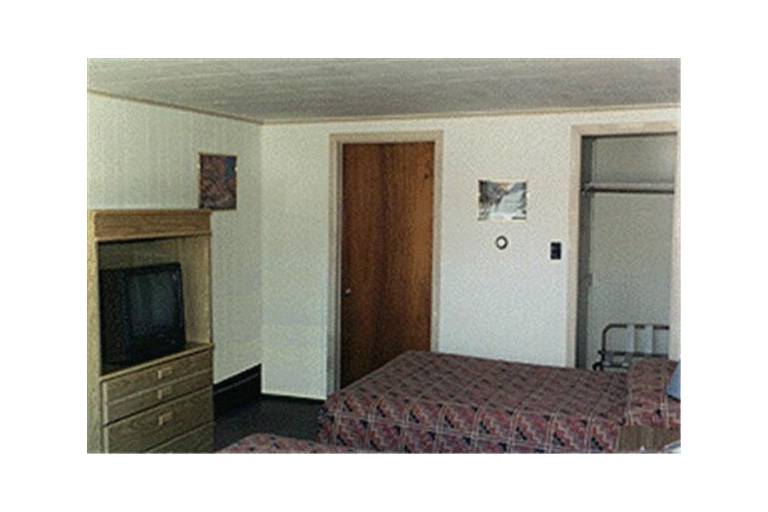 Happy Bear Motel 
