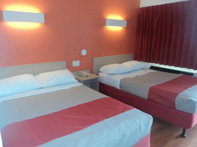 Edgewood Suites 