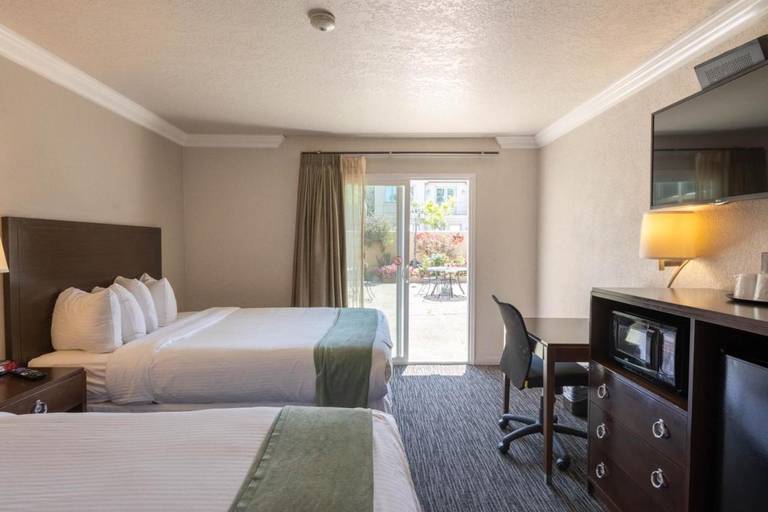 Cannery Row Inn 