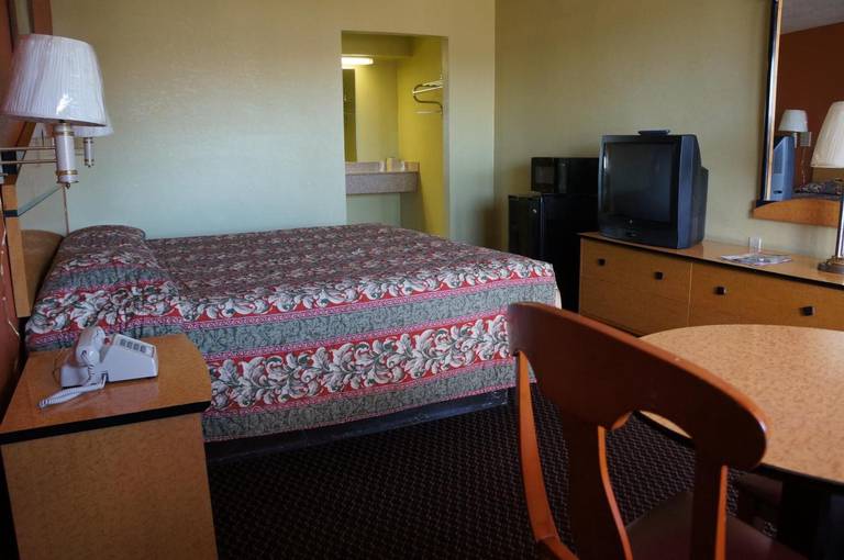 Delux Inn Tulsa 