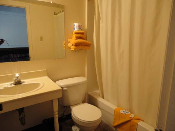 Lodge Motor Inn 