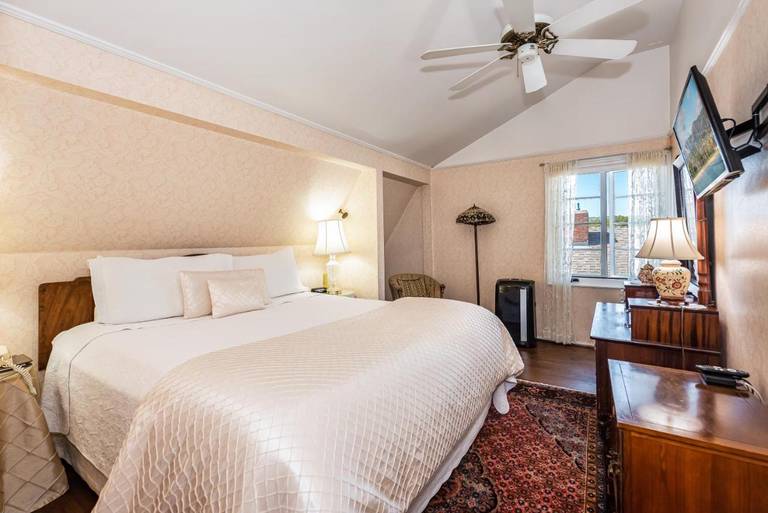 Bath Street Inn 