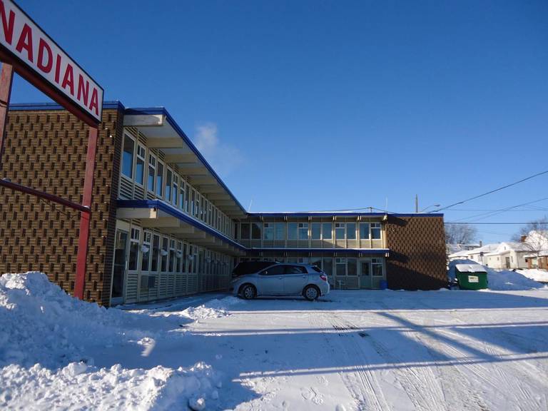 Canadiana Motel 